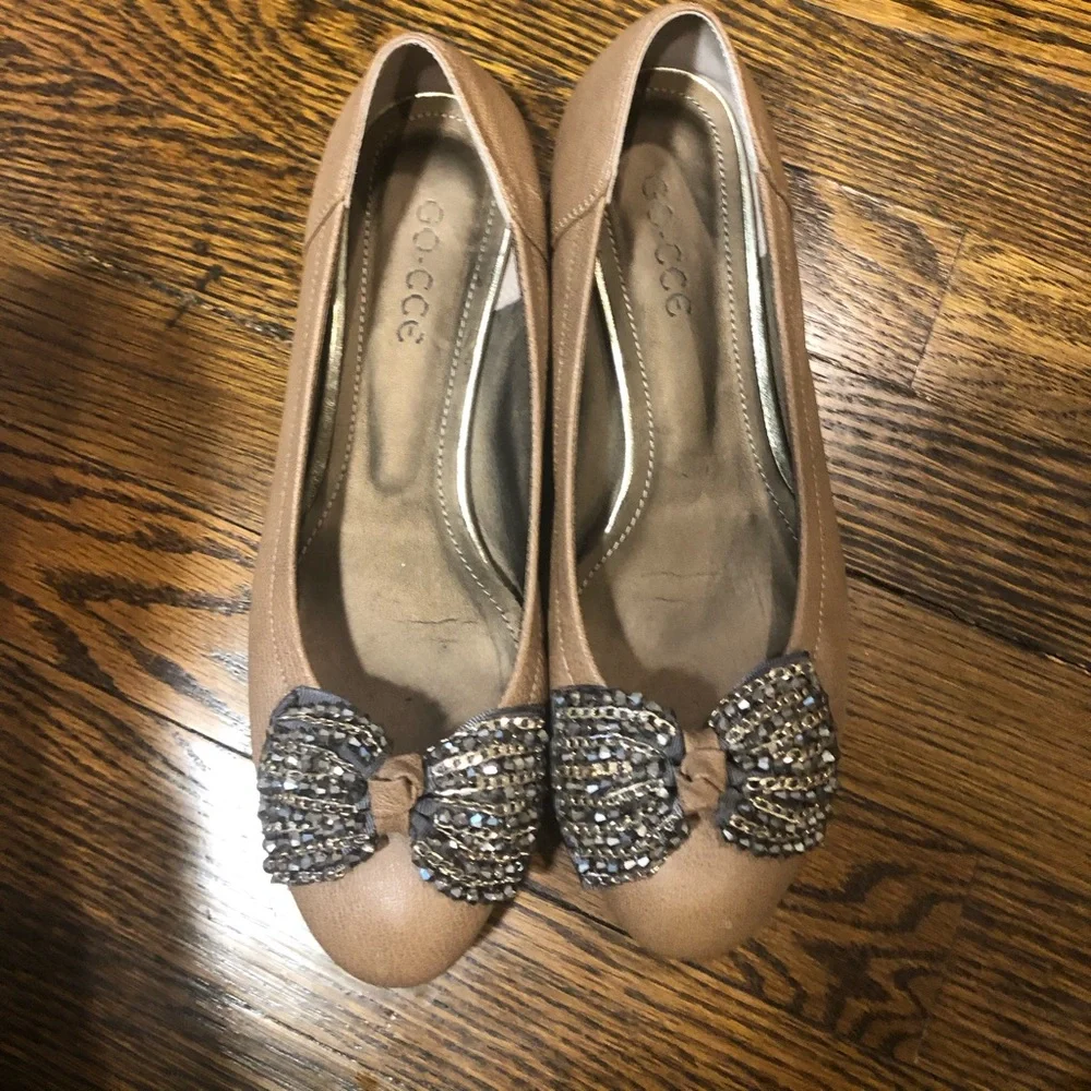 WOMEN’S Sparkle Bling Bow Accented Faux Leather Flats with Chains and Beads - Picture 8 of 11